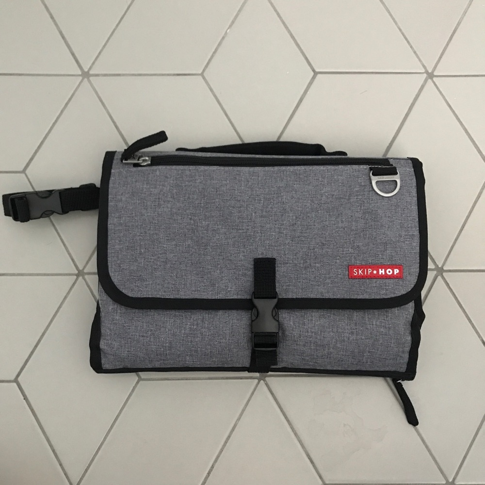 SKIP HOP Pronto Changing Station & Diaper Clutch